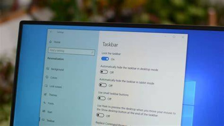 How do I add a second taskbar in Windows 10?